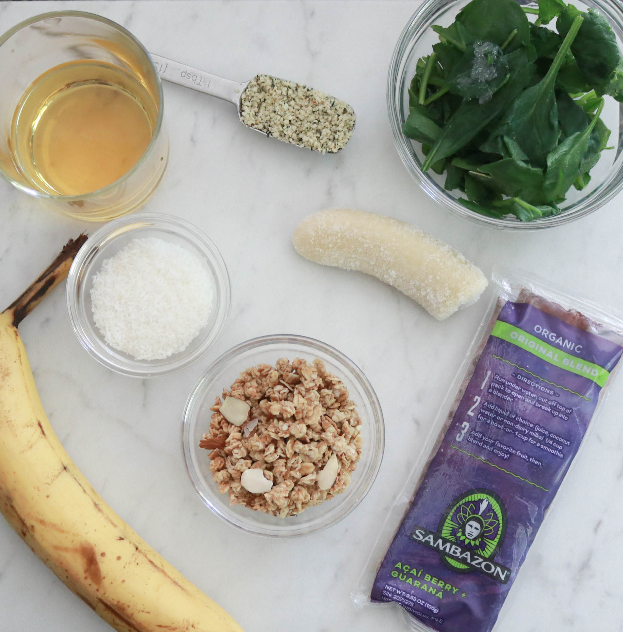 The Perfect Acai Bowl Recipe featured by popular Los Angeles lifestyle blogger, The Fashionista Momma
